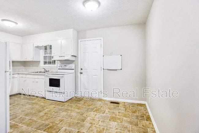 Building Photo - 828 Pilot Ave