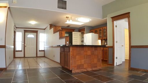 Building Photo - Beautiful Home