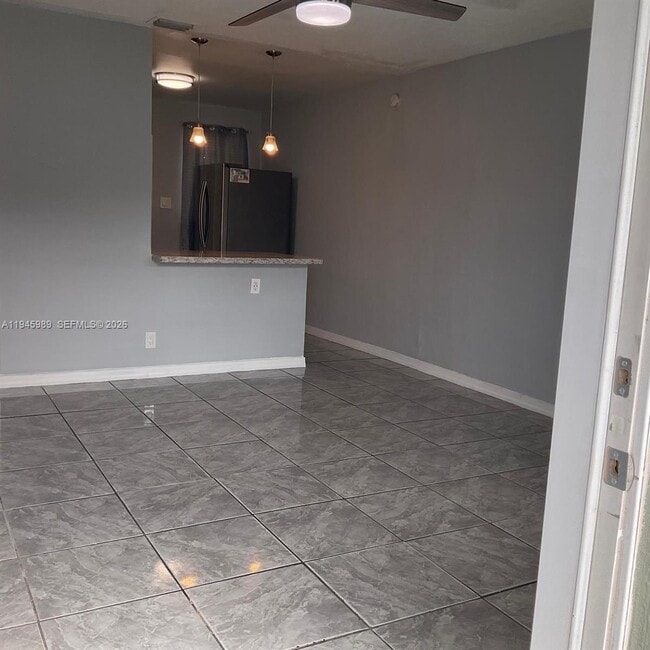 Foto del edificio - 337 Phippen Waiters Rd