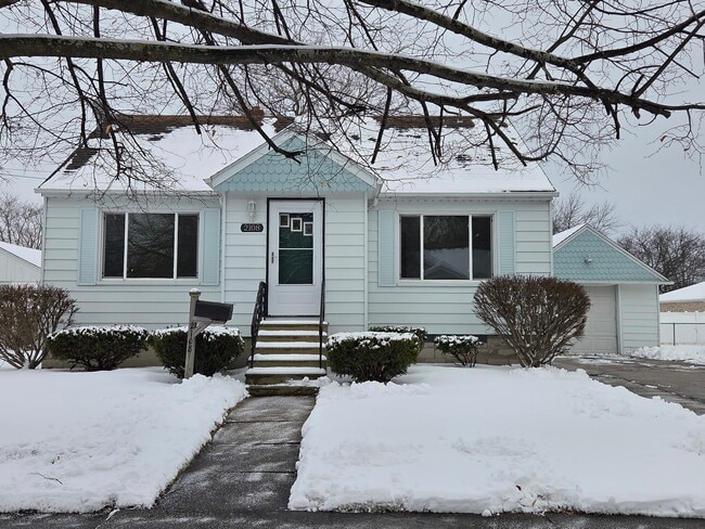 Building Photo - 2108 Tackle St