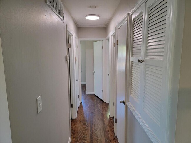 Foto del edificio - 5105 NE 44th St