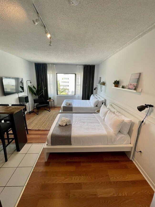 Foto del edificio - 6345 Collins Ave