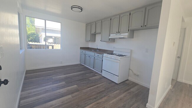 Foto del edificio - updatd 2 BR apartment home.