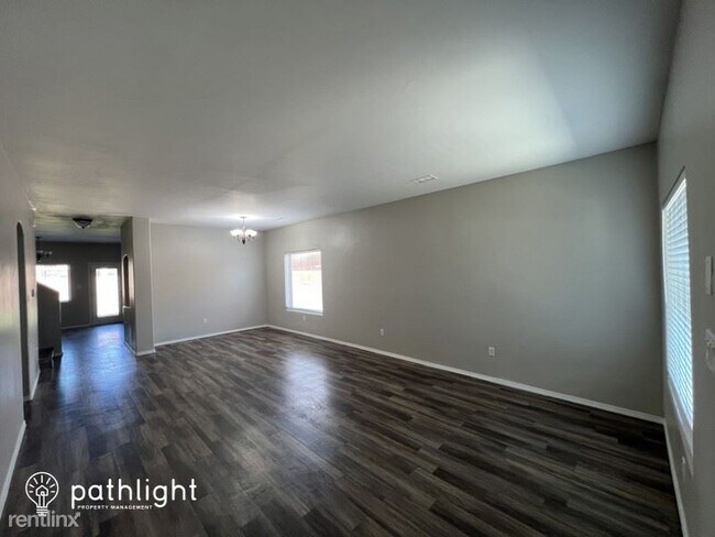 Foto del edificio - 4 br, 2.5 bath House - 630 Primrose Avenue...