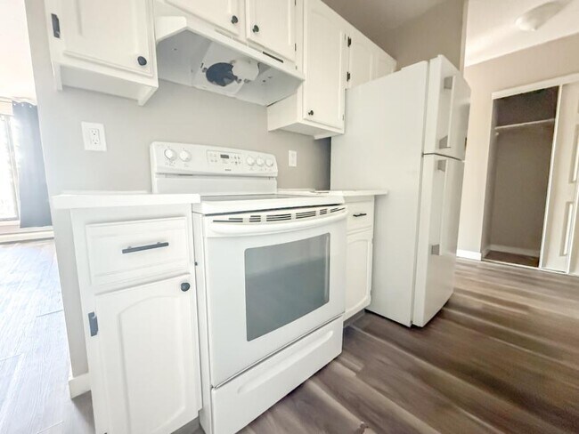 Photo du bâtiment - 2.0 bedroom in Edmonton Alberta T5Y 2L7