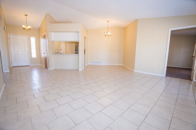 Foto del edificio - Welcome to this charming 3-bedroom, 2-bath home with Central A/C and Large 2 Car Garage!