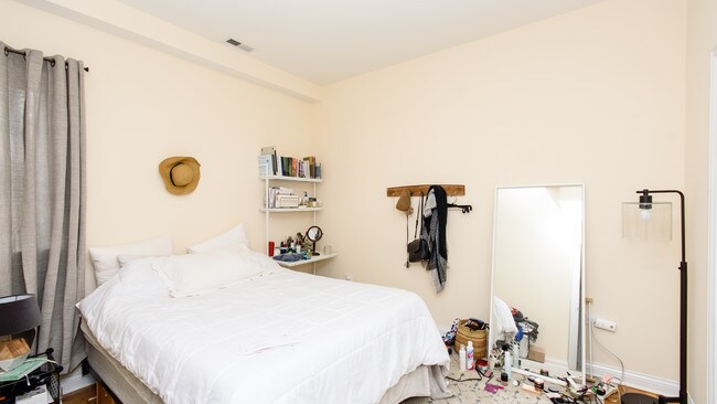 Foto del edificio - 737 N May St