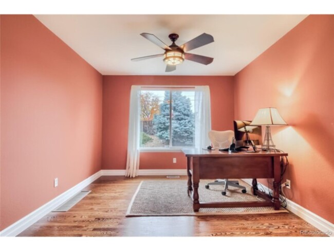 Building Photo - Beautiful 3 bedroom 3.5 bathroom home in B...