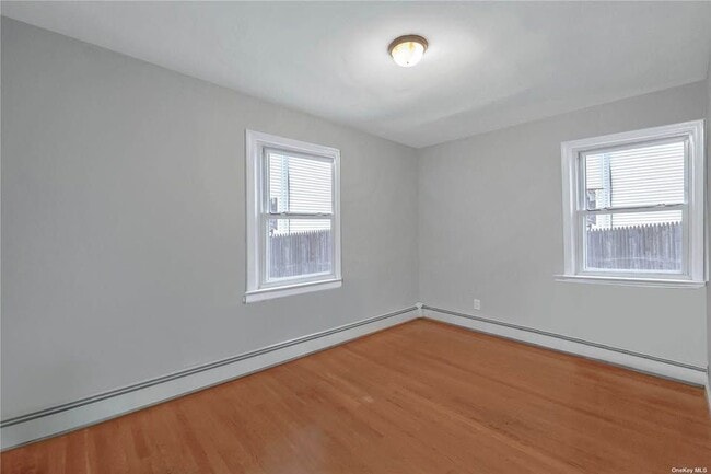 Building Photo - 10 Spruce St