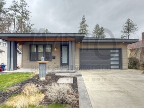 Building Photo - 947 E 32nd Ave