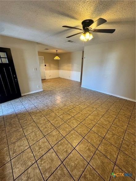 Building Photo - 4602 Dahlia Ln