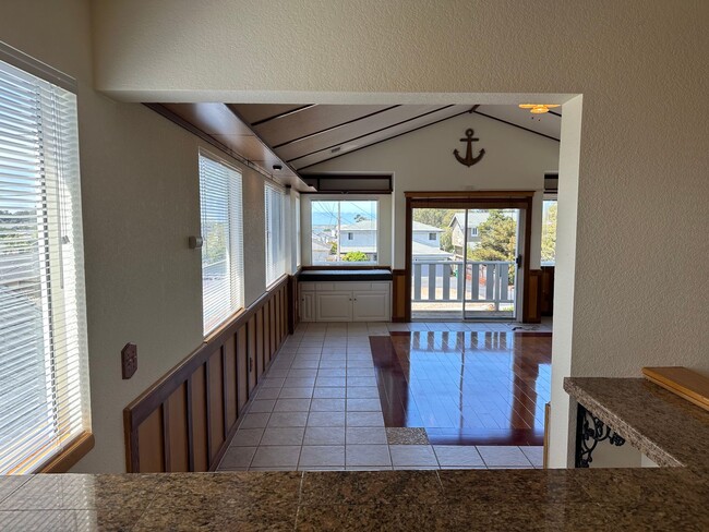 Building Photo - Great Los Osos home with views available now