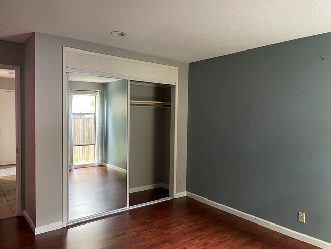 bedroom - 1591 Ellis St