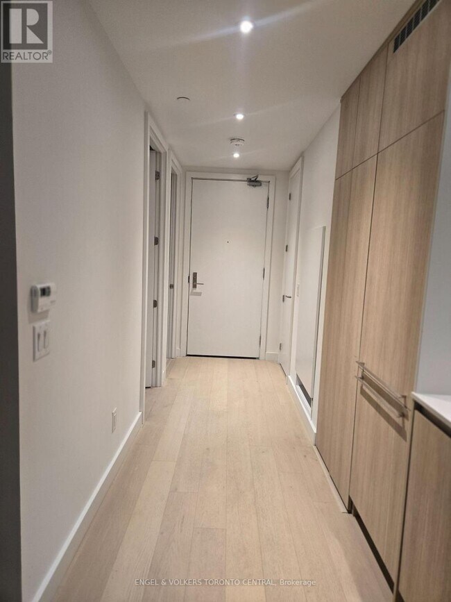 Building Photo - 81 Wellesley St E