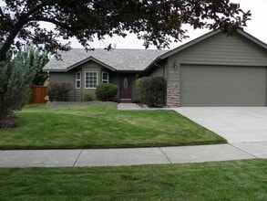 Building Photo - 3340 NE Mendenhall Dr