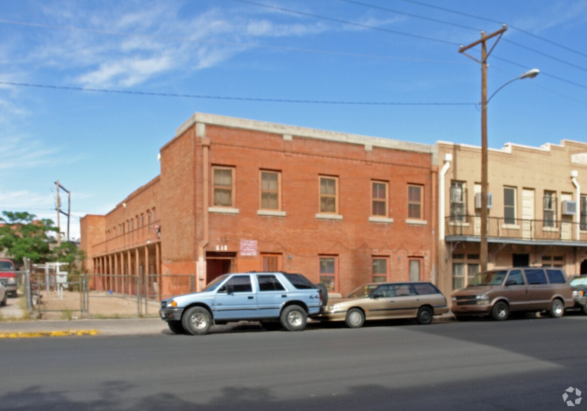 Primary Photo - 613 S Oregon St