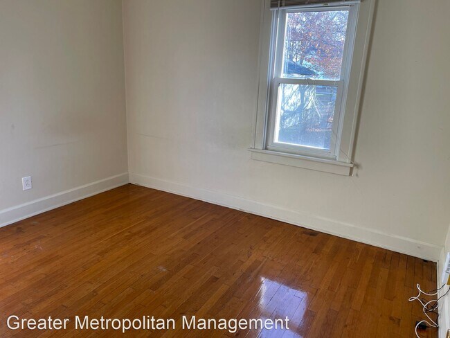 Building Photo - 3 br, 1 bath House - 26380 Shoreview Avenue