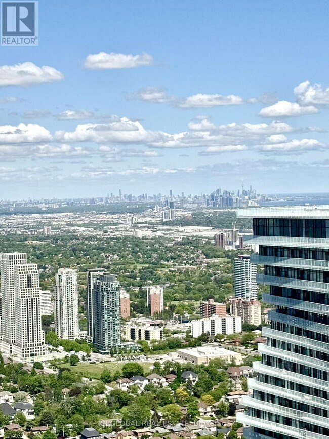 Photo du bâtiment - 448 Burnhamthorpe Rd W