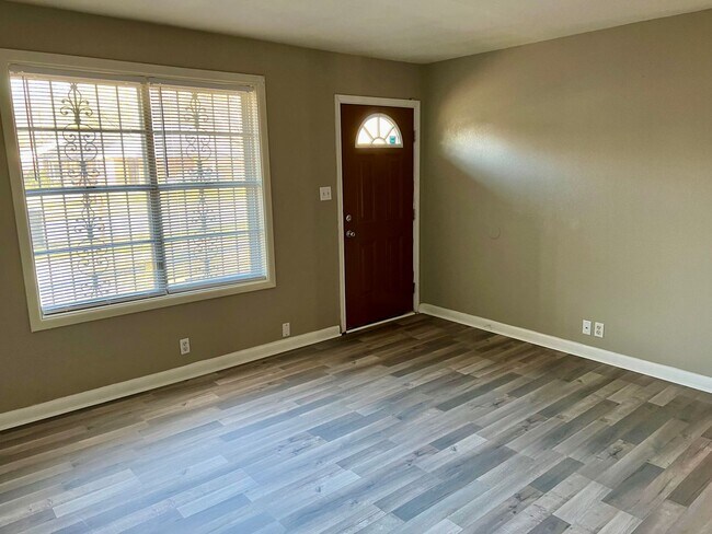 Foto del edificio - FOR RENT - 3 Bedroom, 1 Bath!