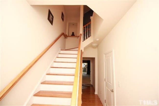 Building Photo - 421 Berry Chase Way