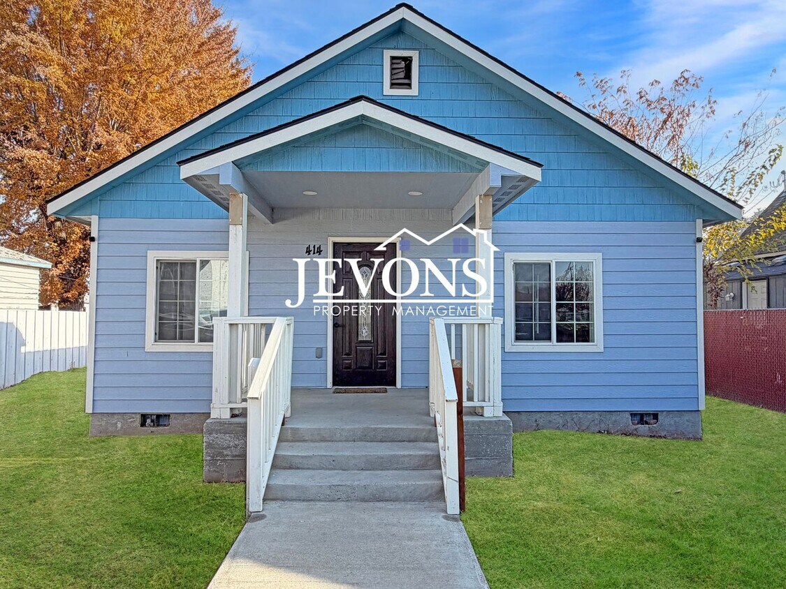 Primary Photo - 2-bedroom home near Pioneer Park with easy access to major local routes for convenient travel!