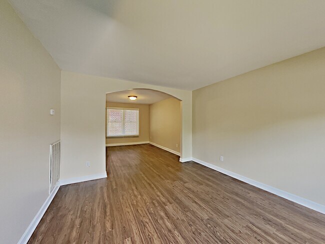 Building Photo - 5008 Sunset Way