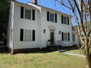 Building Photo - 606 S Elm St