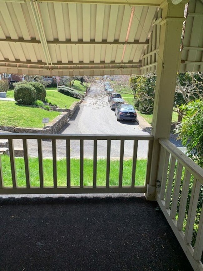 Building Photo - Single Family Located in a Quiet Residential Neighborhood