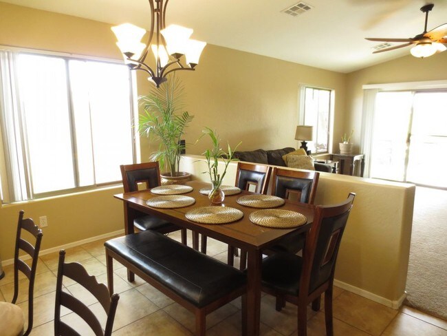 Foto del edificio - 1241 E Cottonwood Rd
