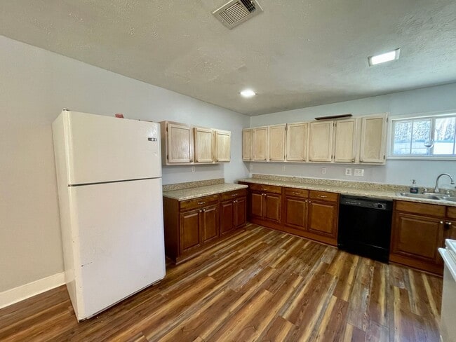 Foto del edificio - 7507 Grissom Rd