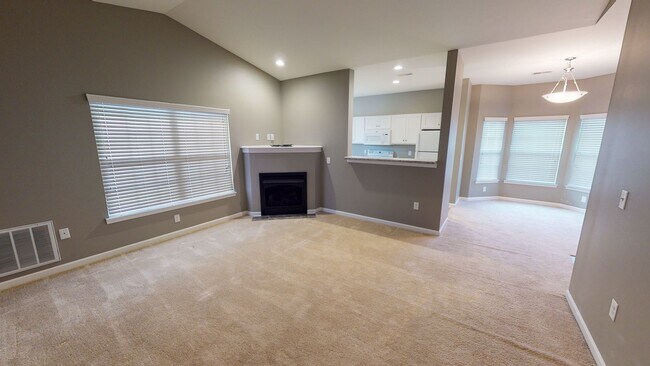 Building Photo - Ground level Rear Facing 3 Bedroom 2 bathr...