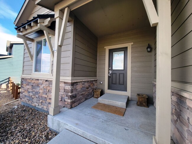 Building Photo - Three Bedroom Home Available In the Candel...