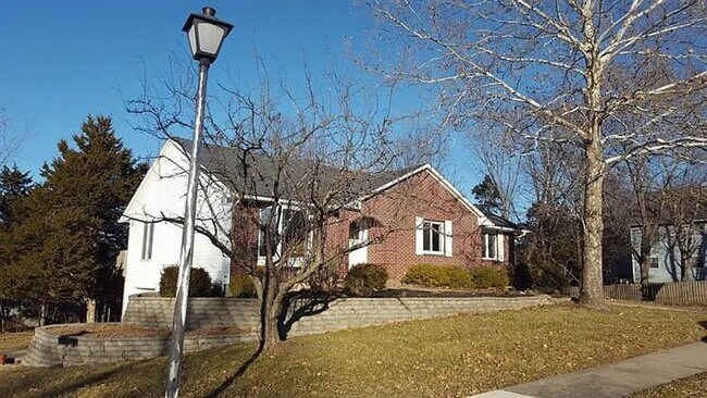 Foto del edificio - 4 bed/ 2.5 baths Single Family Home