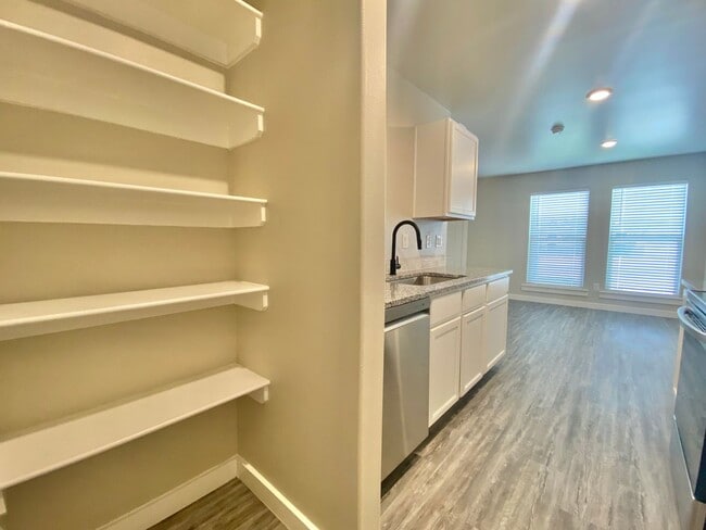 Building Photo - Available for PRE-LEASE around May 8th