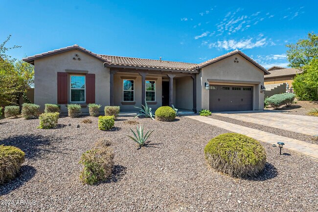 Building Photo - 21263 W Sycamore Dr