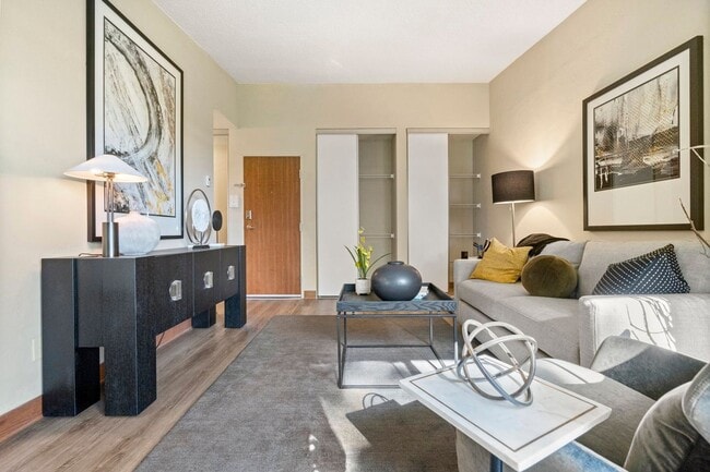 Interior Photo - Lake Pointe
