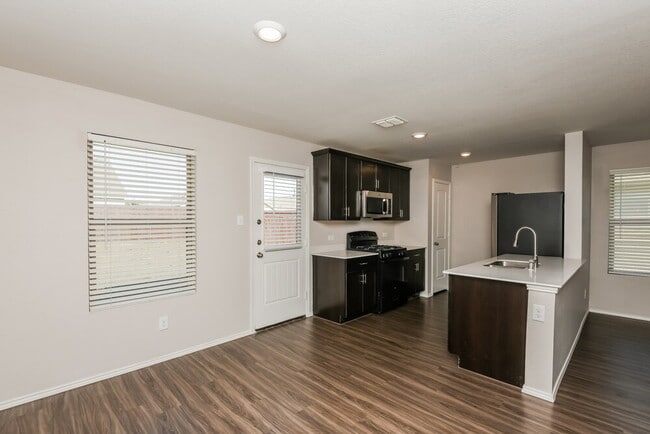 Foto del edificio - 412 Blue Crow Ln