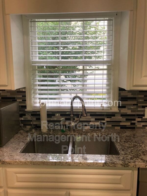 Foto del edificio - 1565 Maple Ridge Dr