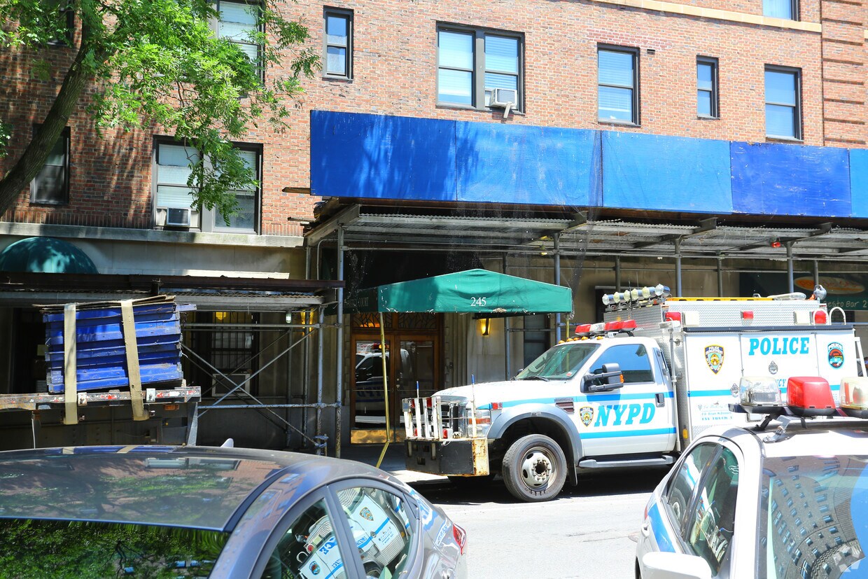 Building Photo - Gramercy Court