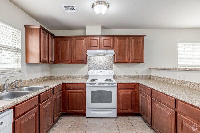 1BR, 1BA - 784SF - Kitchen - Red Cedar Village