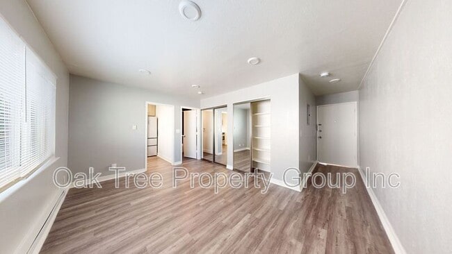 Building Photo - 406 Van Buren Ave