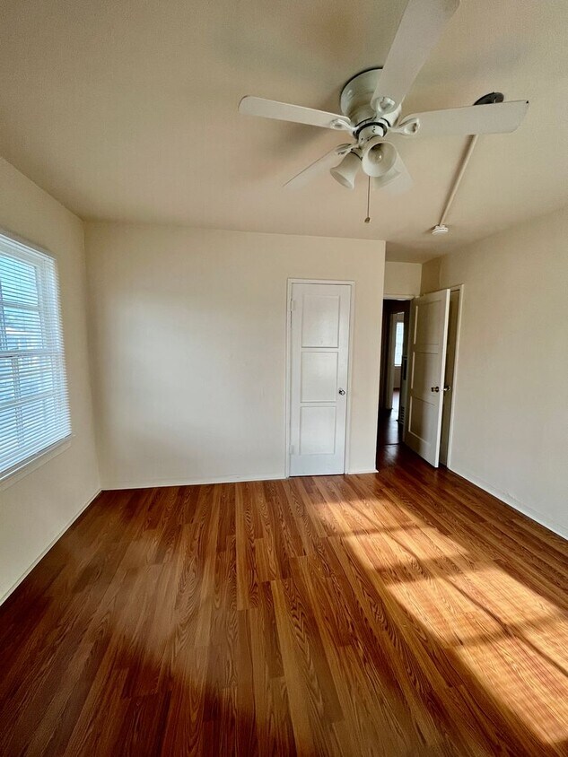 1624 Bronson Ave Unit Bronson Ave 1624 1/2 ACTIVE, Los Angeles, CA