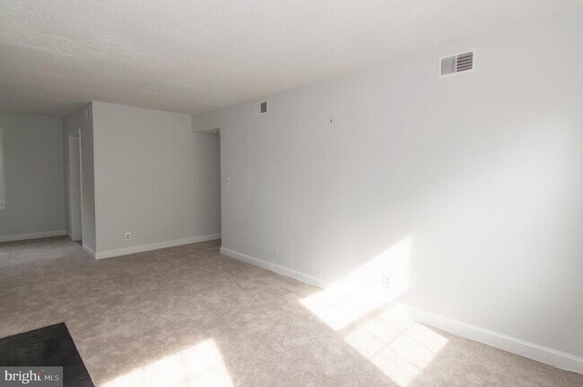Building Photo - 2509 Arlington Blvd