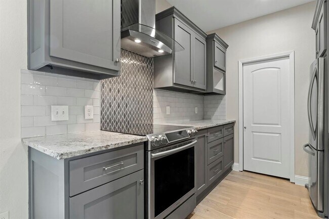 Building Photo - 10744 Park Village Pl
