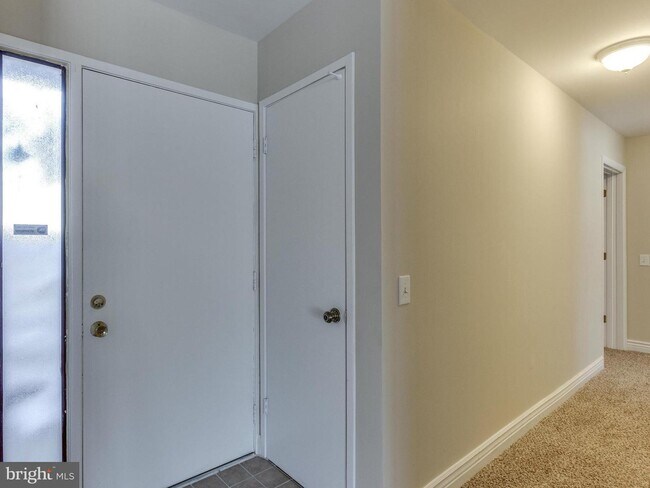 Building Photo - 2486 Glengyle Dr