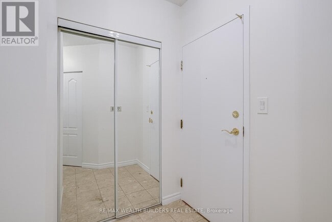 Building Photo - 398 Eglinton Ave E