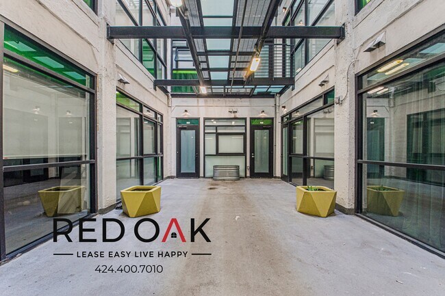 Foto del edificio - 430 S Broadway