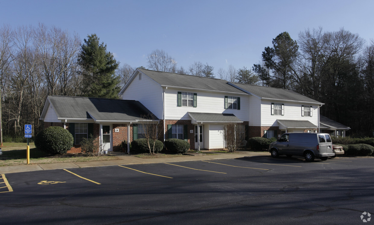 Primary Photo - Piedmont Pointe Apartments