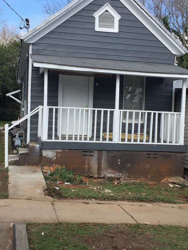 Primary Photo - 619 E Solomon St