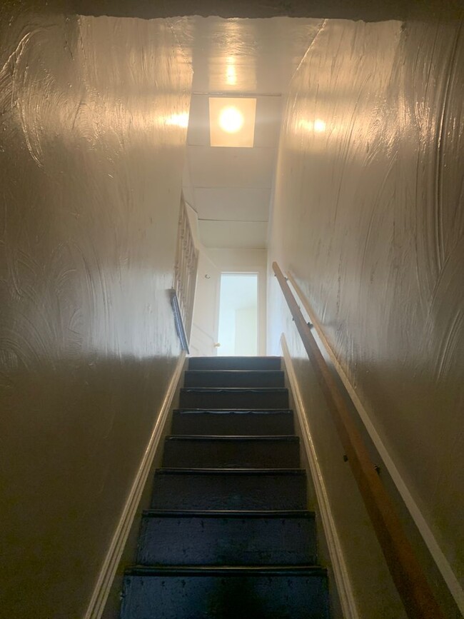 Foto del edificio - 3 Bedroom Apartment 2nd/3rd Floor-West End...